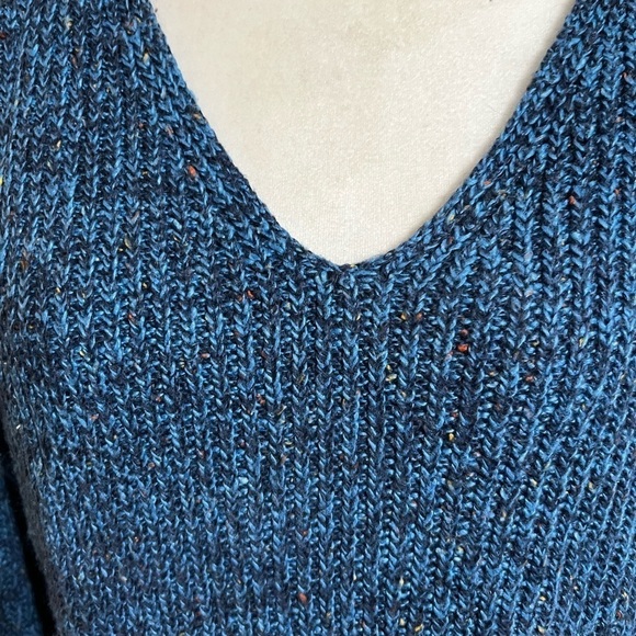 EUC-AVENUE Women’s V-Neck Sweater - Picture 2 of 6